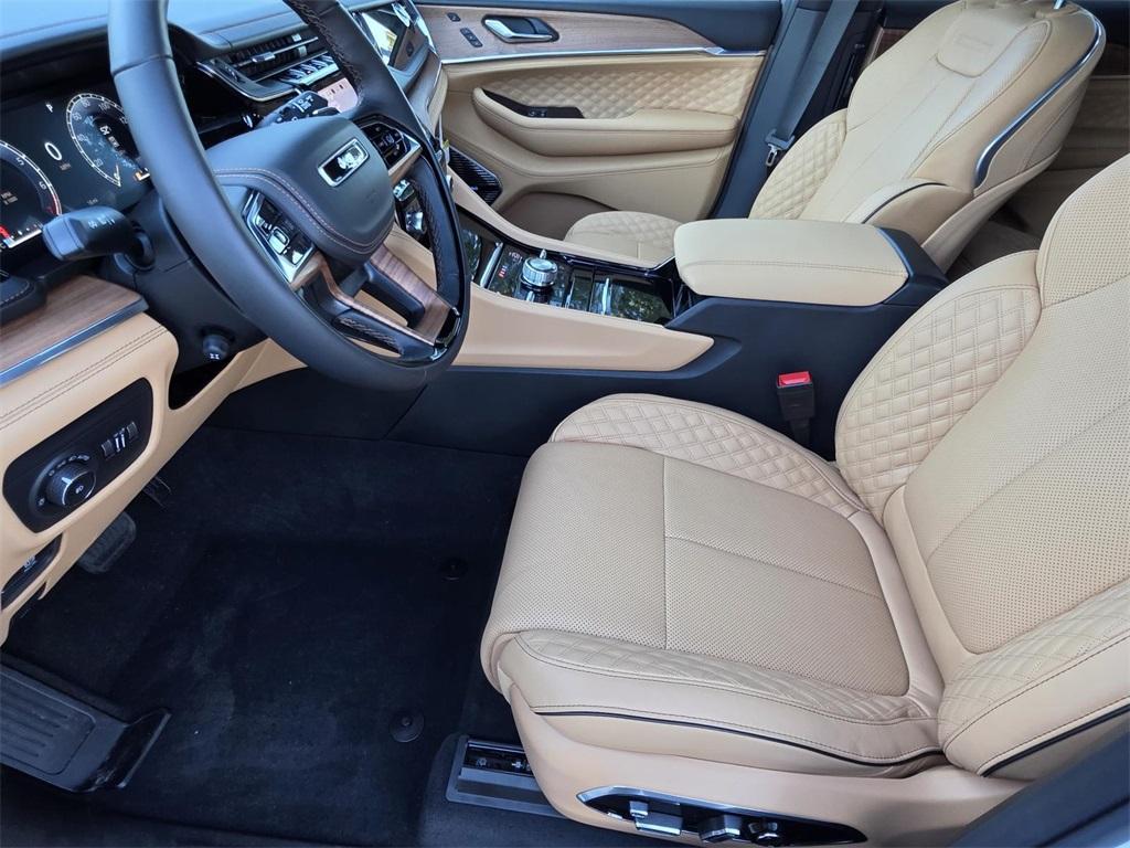 new 2025 Jeep Grand Cherokee car, priced at $56,282