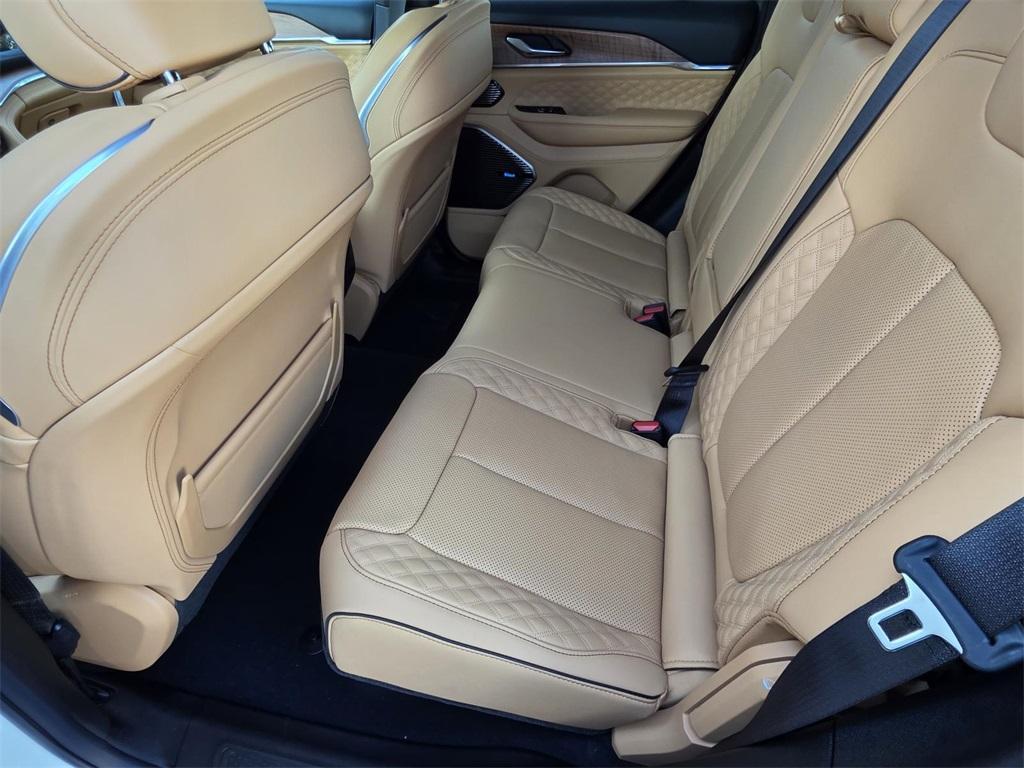 new 2025 Jeep Grand Cherokee car, priced at $56,282