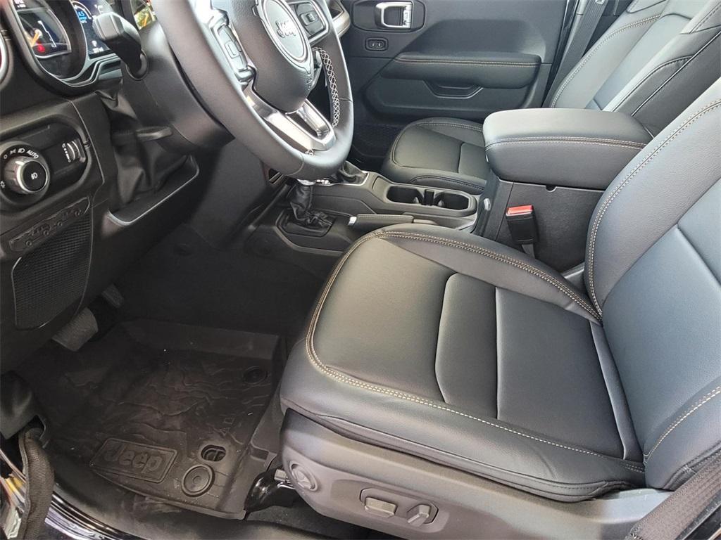 new 2025 Jeep Wrangler car, priced at $52,607