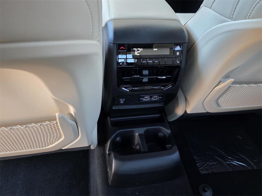 new 2025 Jeep Grand Cherokee L car, priced at $44,100