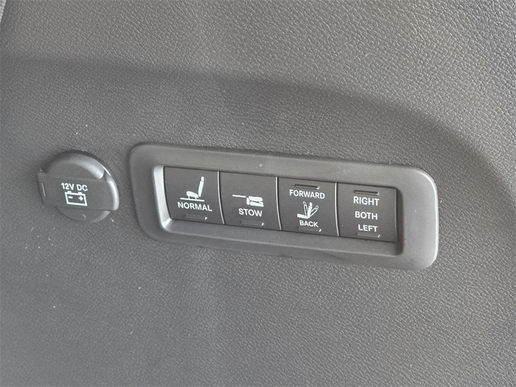 new 2025 Chrysler Pacifica car