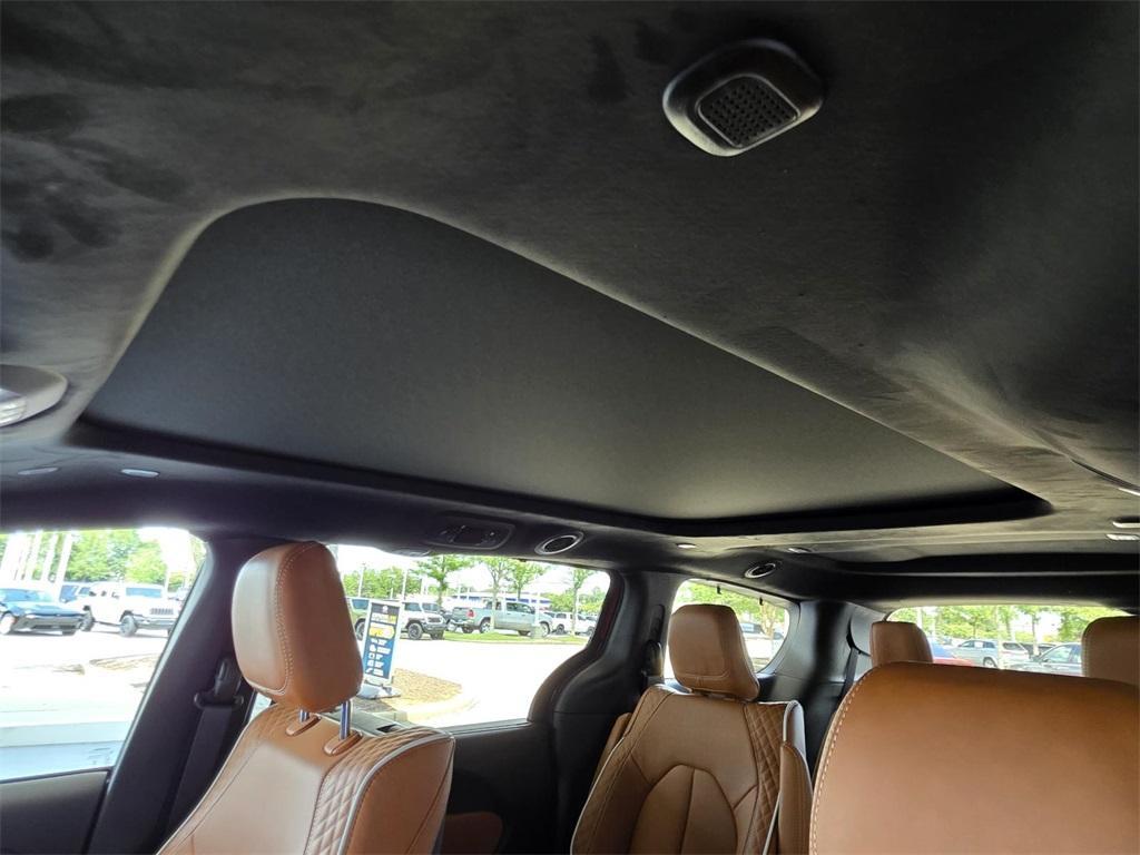 new 2025 Chrysler Pacifica car