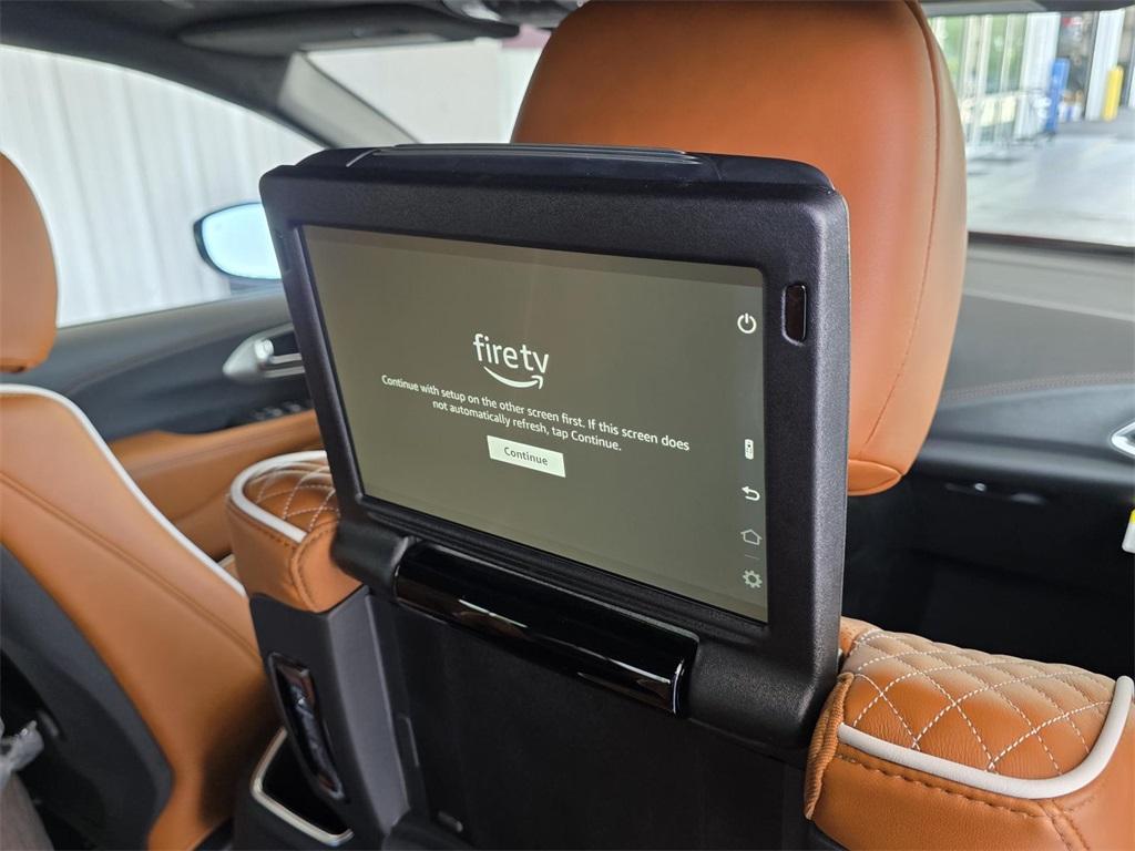 new 2025 Chrysler Pacifica car