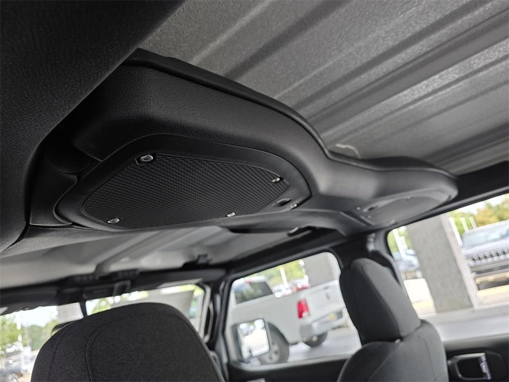 new 2025 Jeep Wrangler car, priced at $41,404
