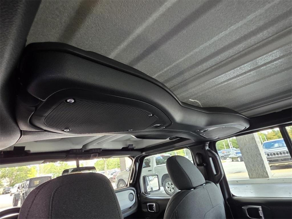 new 2025 Jeep Wrangler car, priced at $41,940