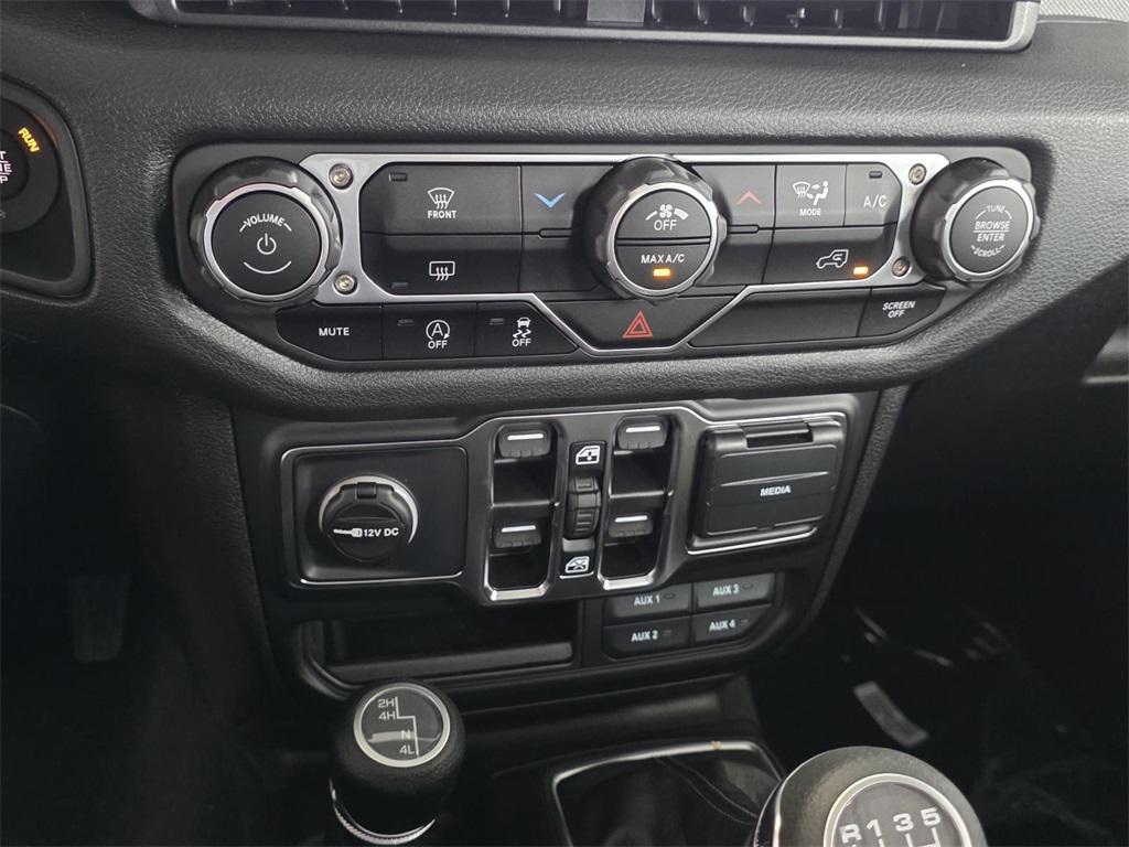 new 2025 Jeep Wrangler car, priced at $37,250