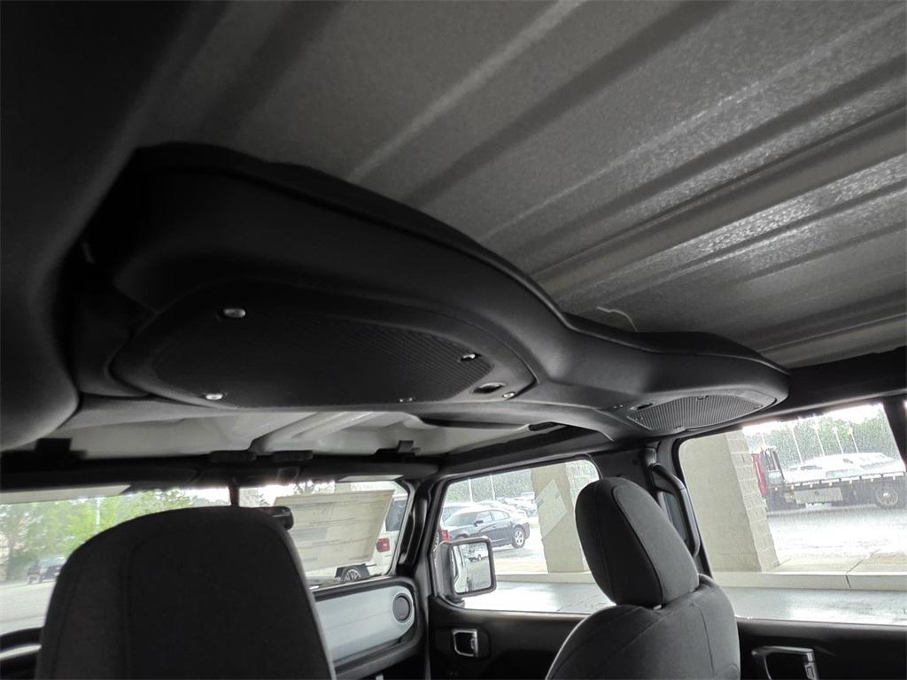 new 2025 Jeep Wrangler car, priced at $37,250