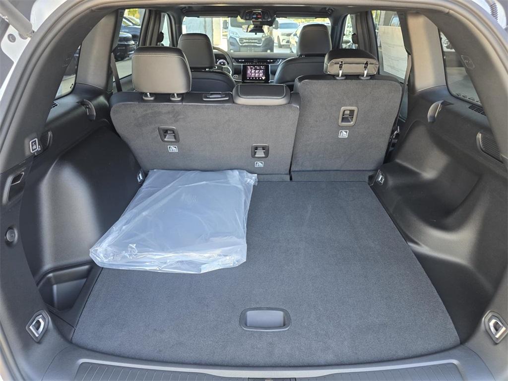 new 2025 Jeep Grand Cherokee car, priced at $41,904