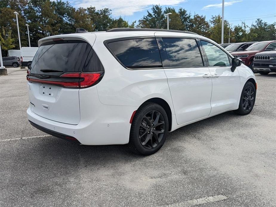 new 2024 Chrysler Pacifica car, priced at $42,939