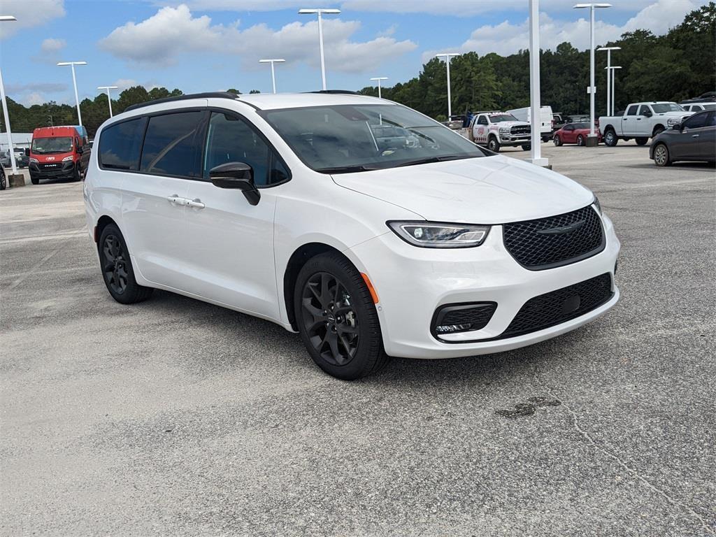 new 2024 Chrysler Pacifica car, priced at $42,939