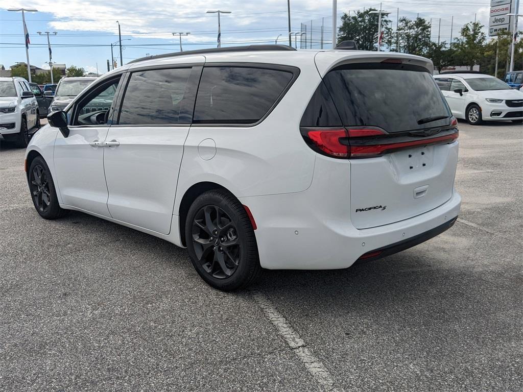 new 2024 Chrysler Pacifica car, priced at $42,939