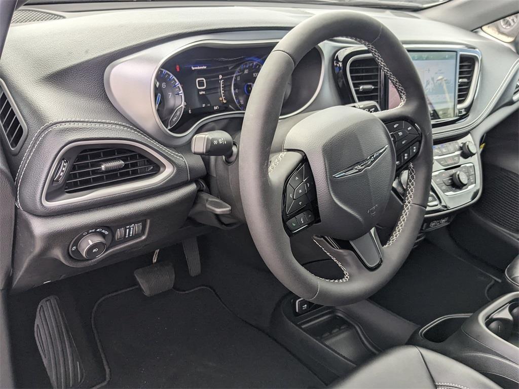 new 2024 Chrysler Pacifica car, priced at $42,939