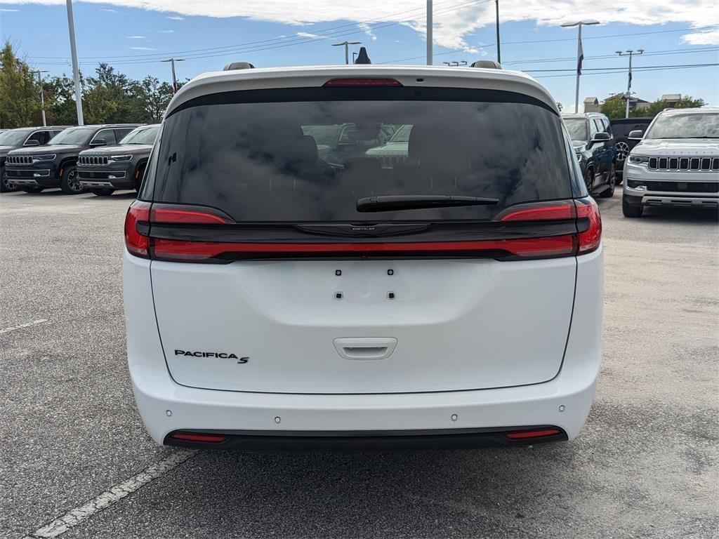 new 2024 Chrysler Pacifica car, priced at $42,939