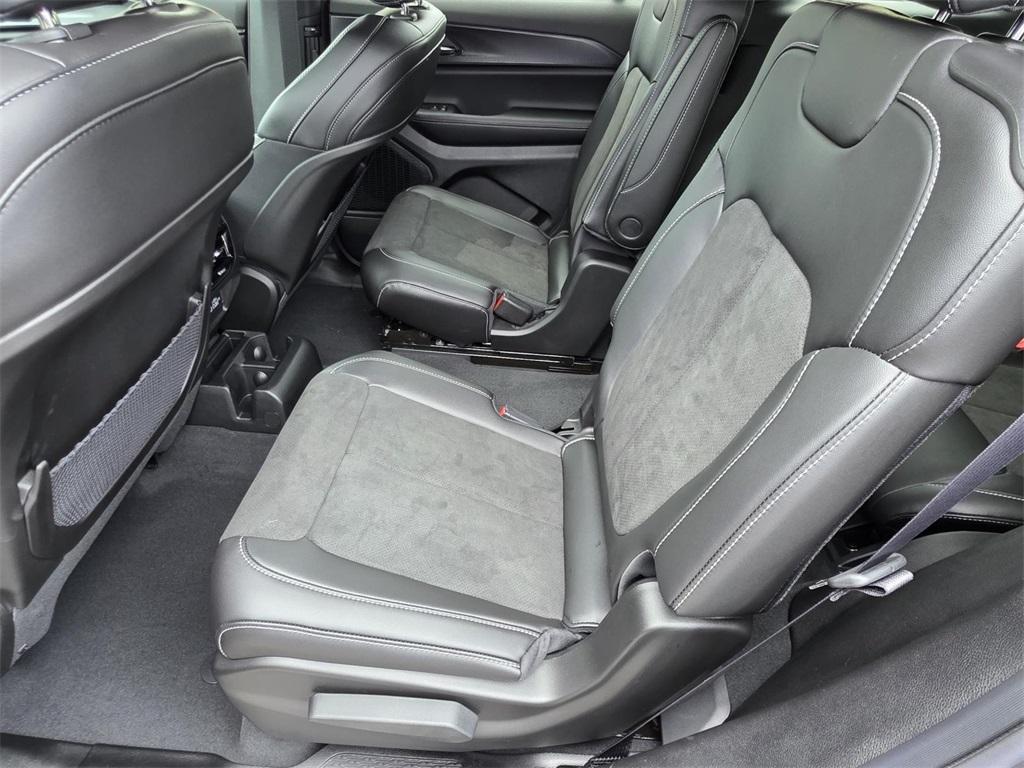 new 2025 Jeep Grand Cherokee L car, priced at $43,250