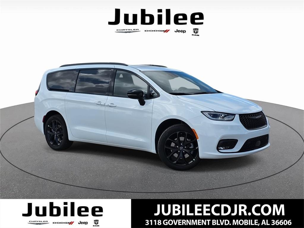 new 2026 Chrysler Pacifica car, priced at $58,110