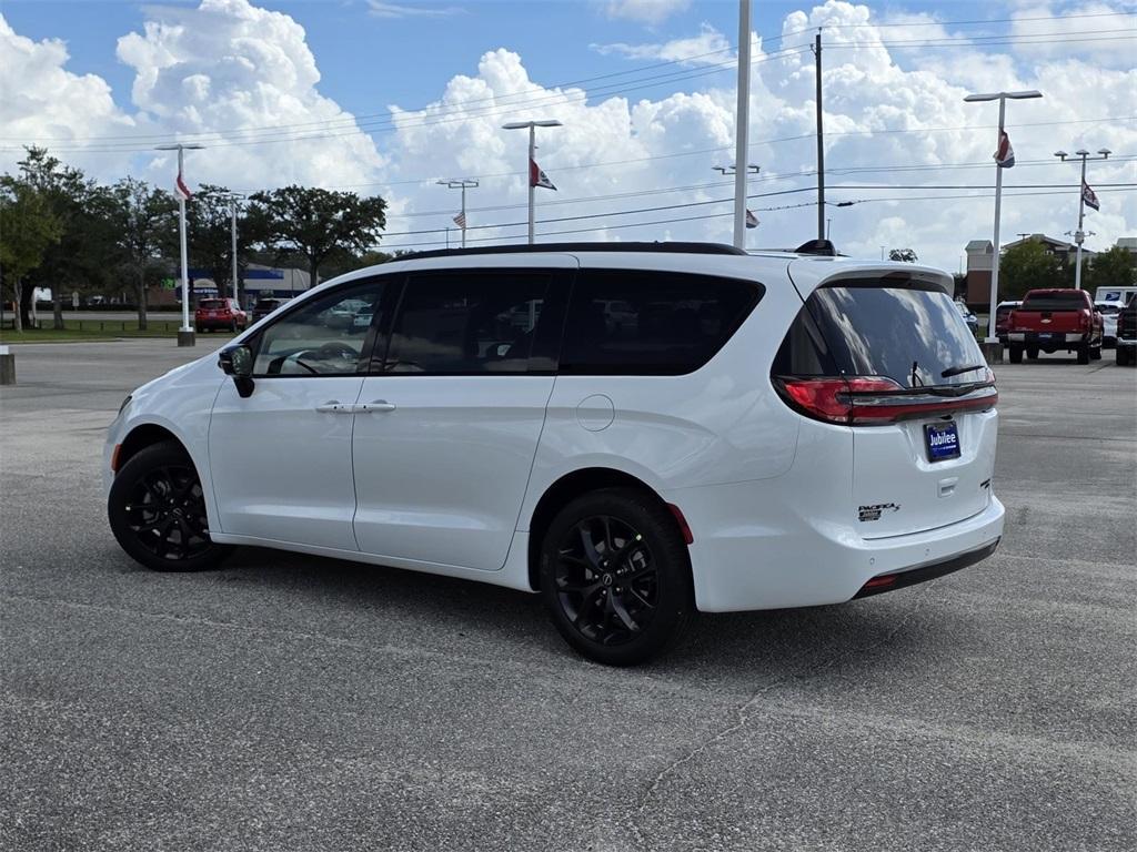 new 2026 Chrysler Pacifica car, priced at $58,110