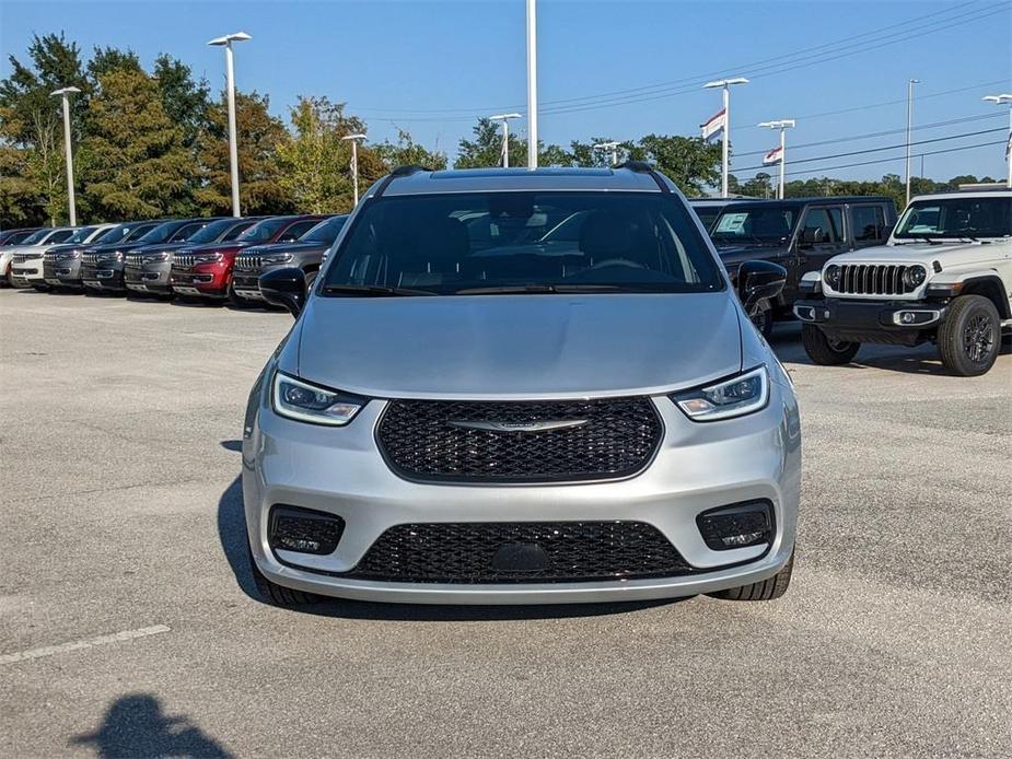 new 2023 Chrysler Pacifica car, priced at $44,179