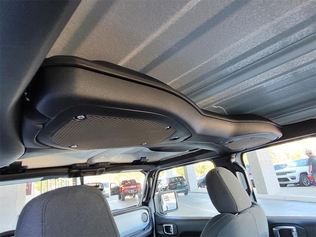 new 2025 Jeep Wrangler car, priced at $39,080