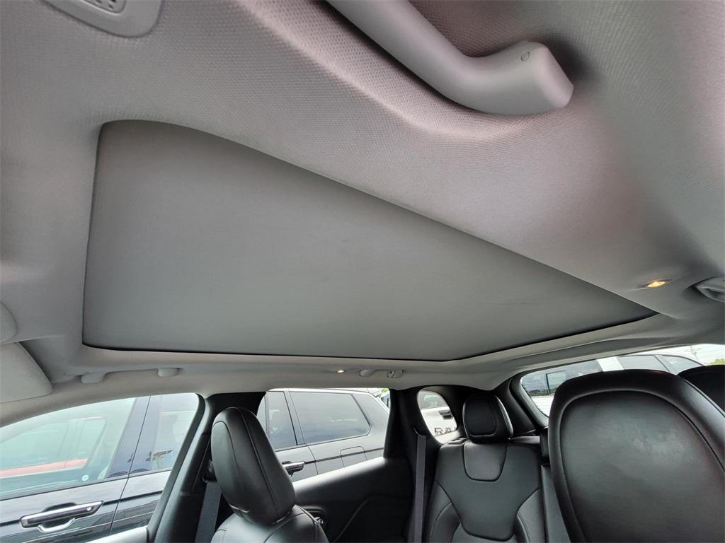 used 2022 Jeep Cherokee car, priced at $27,408