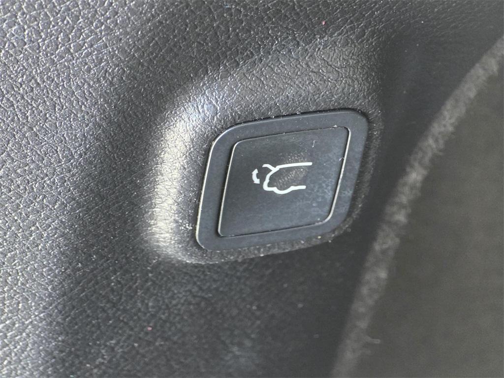 used 2022 Jeep Cherokee car, priced at $21,916