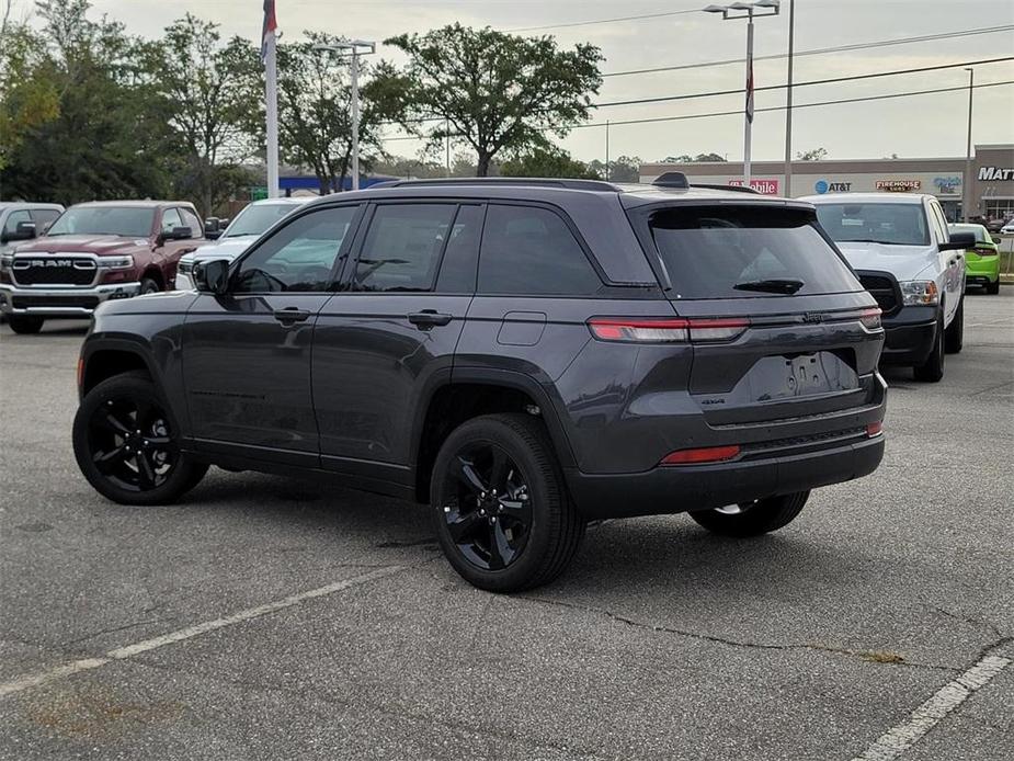 new 2025 Jeep Grand Cherokee car, priced at $43,761