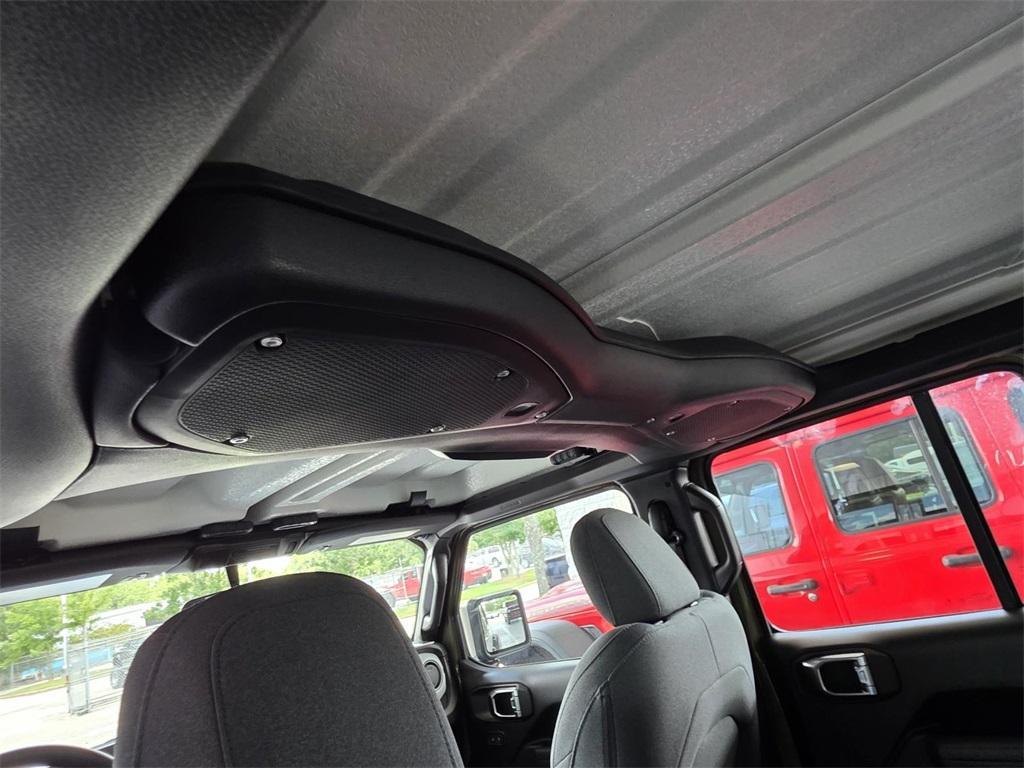 new 2025 Jeep Wrangler car, priced at $37,341