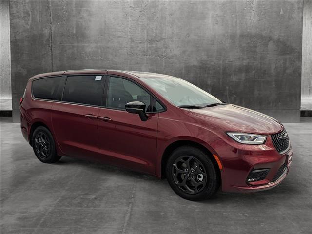 new 2023 Chrysler Pacifica Hybrid car, priced at $49,525