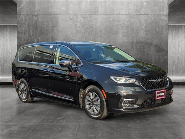 new 2023 Chrysler Pacifica Hybrid car, priced at $48,225