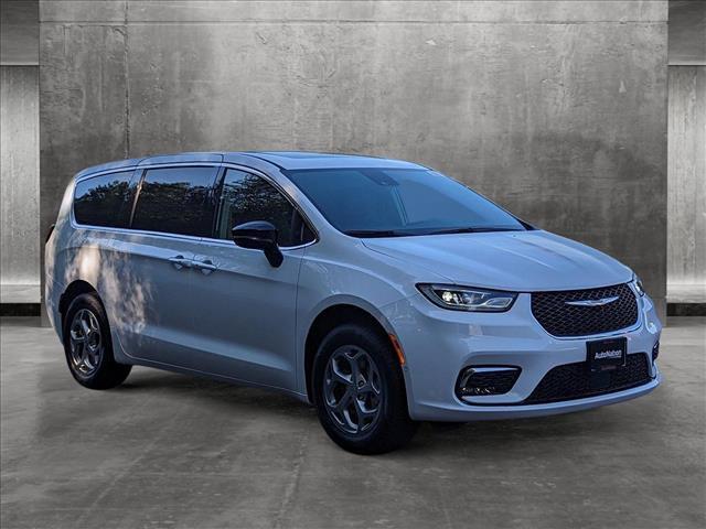 new 2024 Chrysler Pacifica car, priced at $43,720