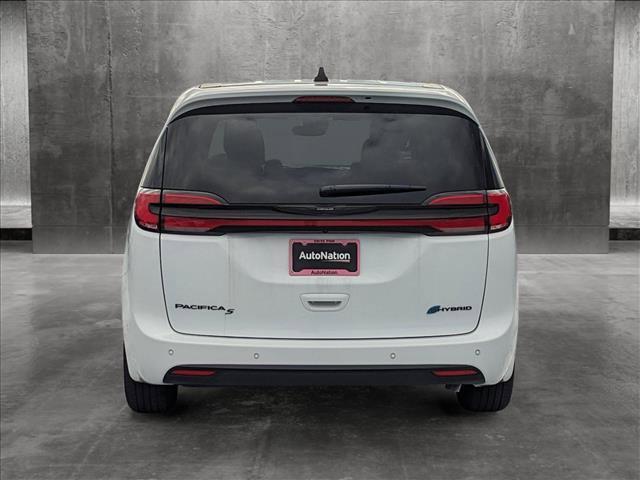 new 2023 Chrysler Pacifica Hybrid car, priced at $48,663