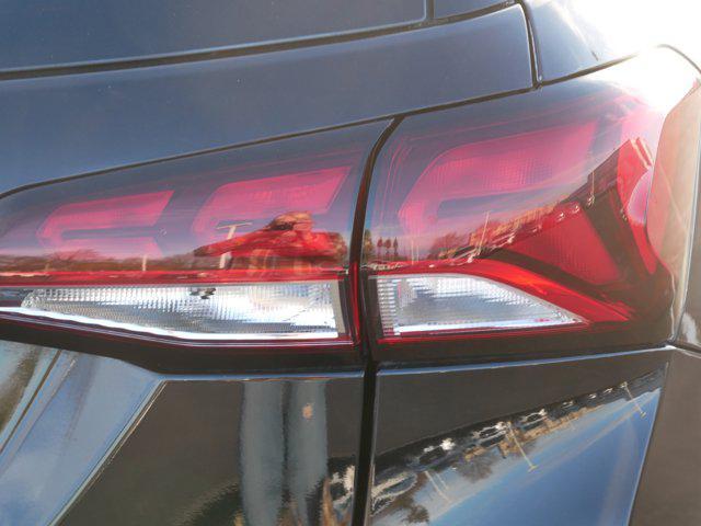 used 2023 Chevrolet Equinox car, priced at $22,999