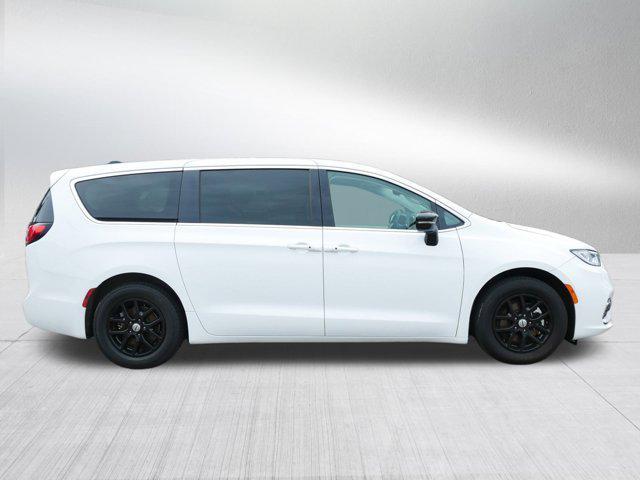 used 2024 Chrysler Pacifica car, priced at $32,222