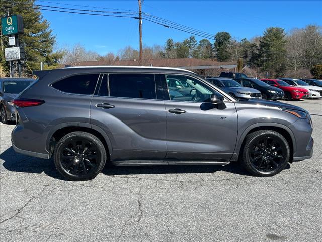 used 2022 Toyota Highlander car, priced at $35,543