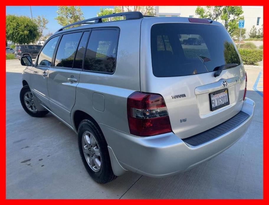 used 2005 Toyota Highlander car, priced at $7,499