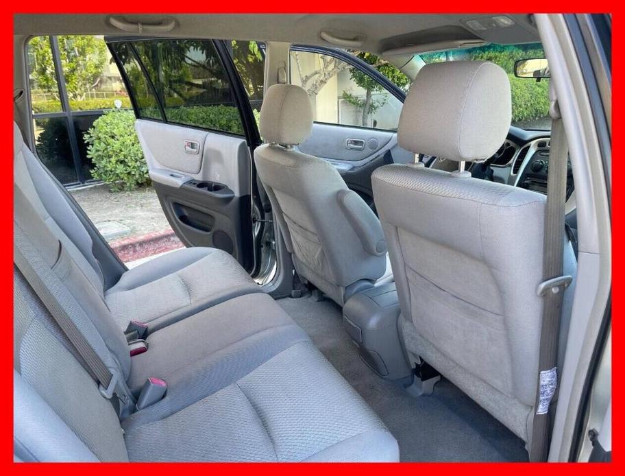 used 2005 Toyota Highlander car, priced at $7,499