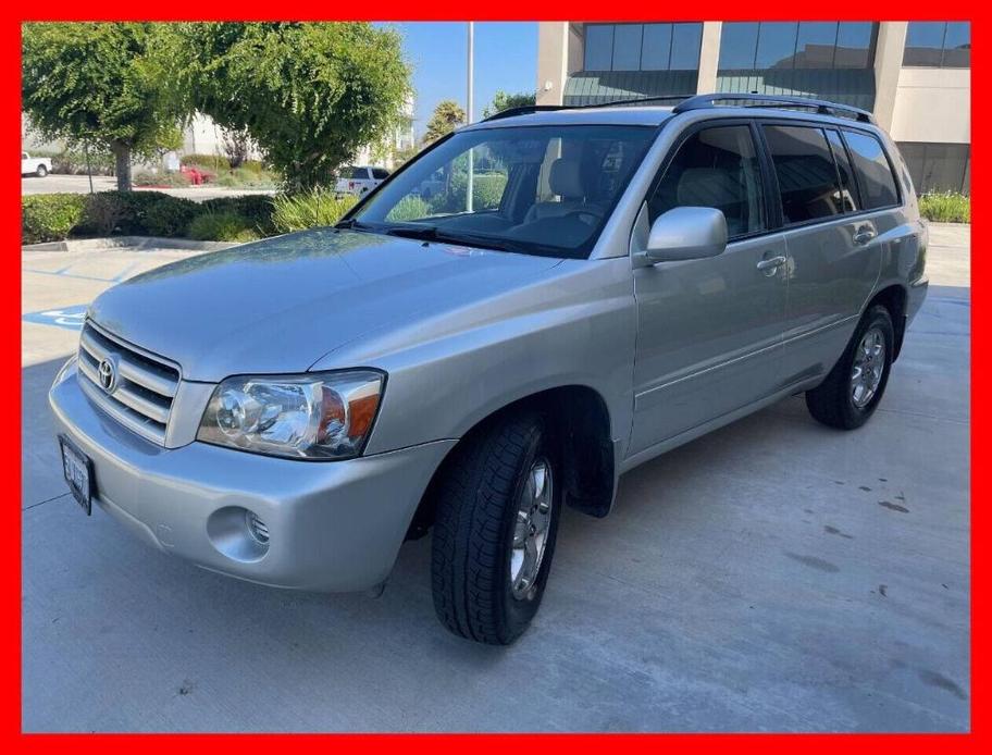 used 2005 Toyota Highlander car, priced at $7,499