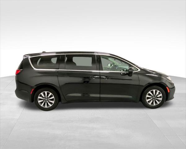 used 2023 Chrysler Pacifica Hybrid car, priced at $24,460