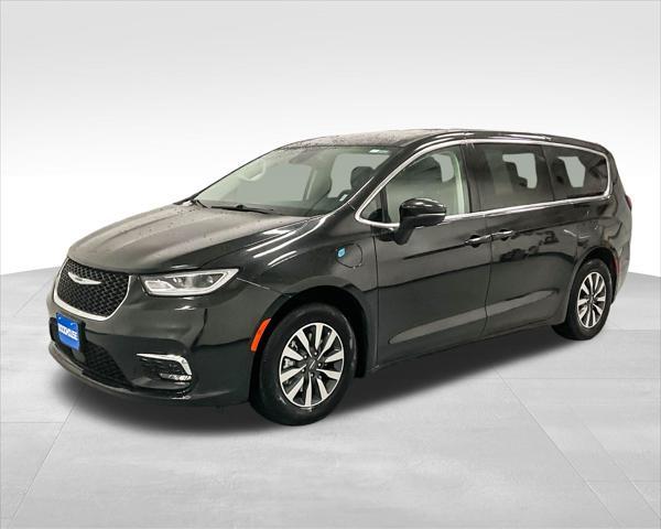 used 2023 Chrysler Pacifica Hybrid car, priced at $24,460