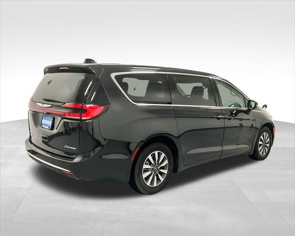 used 2023 Chrysler Pacifica Hybrid car, priced at $24,460