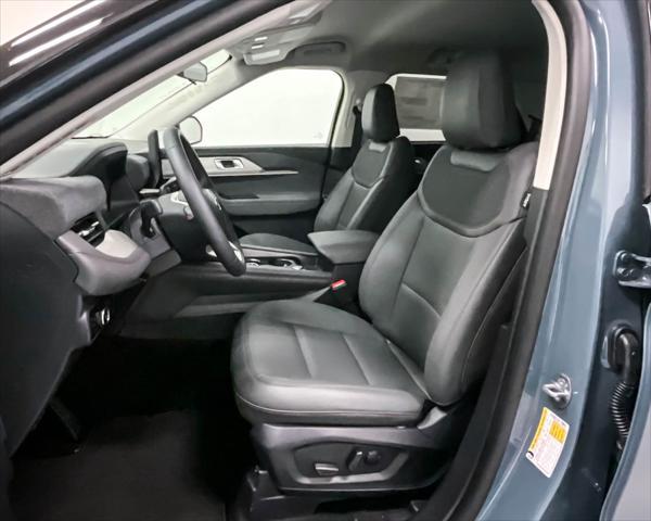 new 2025 Ford Explorer car, priced at $47,999