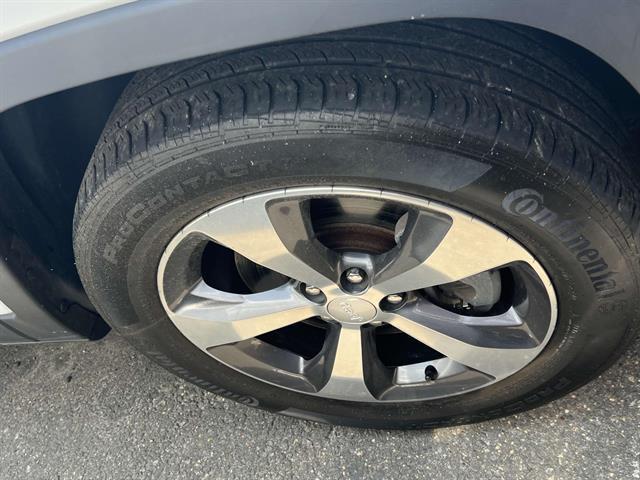 used 2019 Jeep Cherokee car, priced at $17,995