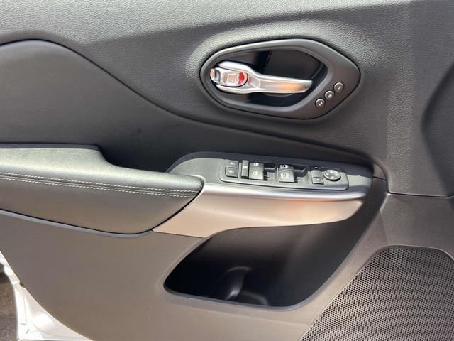 used 2019 Jeep Cherokee car, priced at $17,995