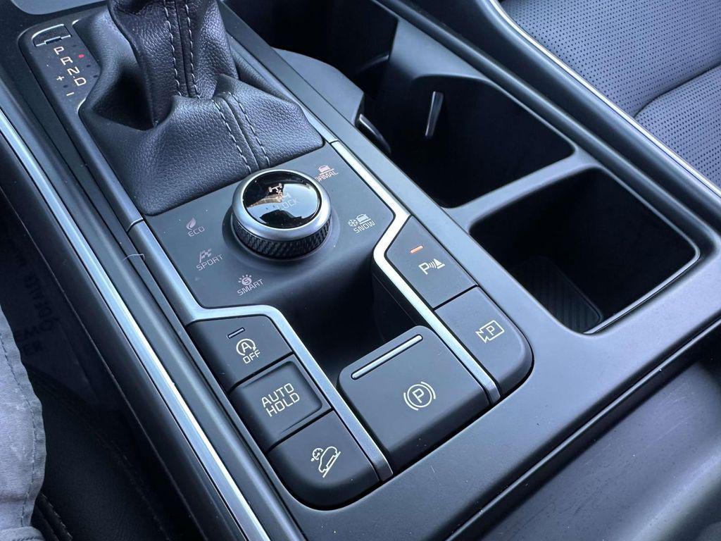 used 2024 Kia Sorento car, priced at $33,888