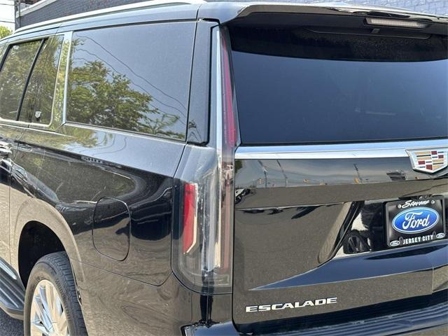 used 2021 Cadillac Escalade ESV car, priced at $57,384