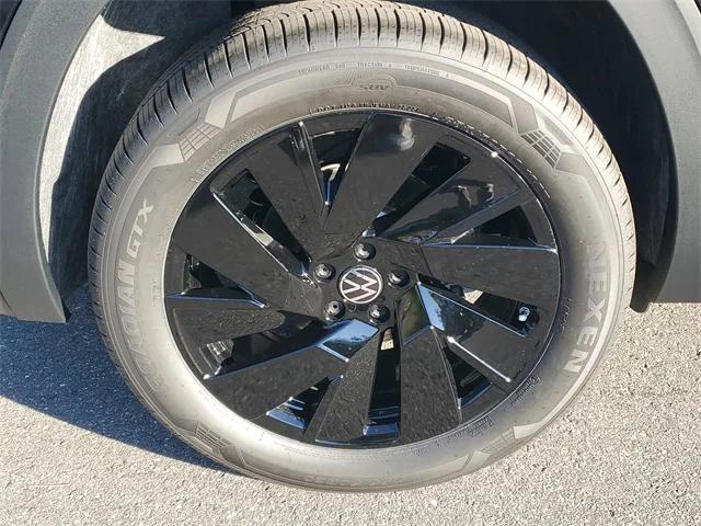 new 2026 Volkswagen Atlas Cross Sport car, priced at $43,574