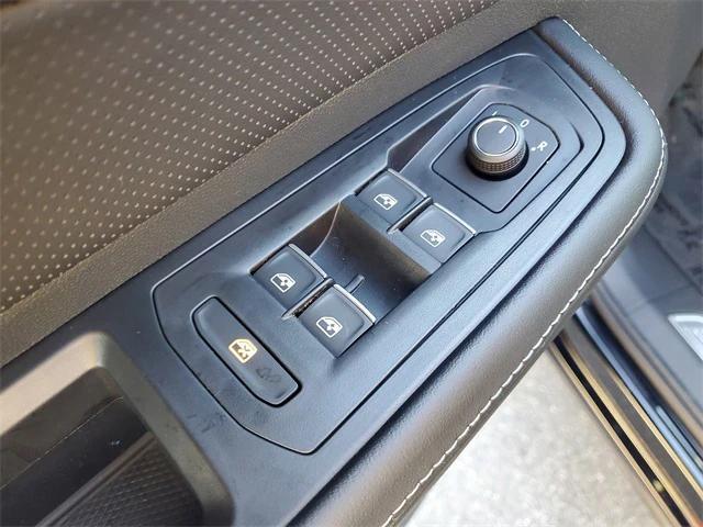 new 2026 Volkswagen Atlas Cross Sport car, priced at $43,574