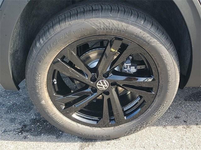 new 2026 Volkswagen Atlas Cross Sport car, priced at $50,046