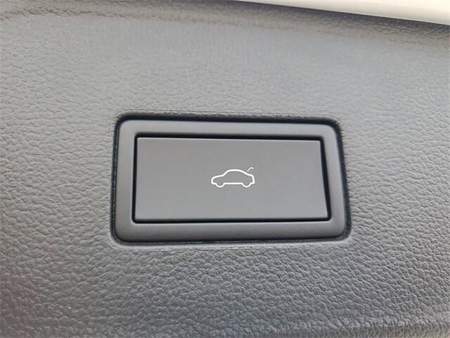 new 2025 Volkswagen Atlas car, priced at $40,431