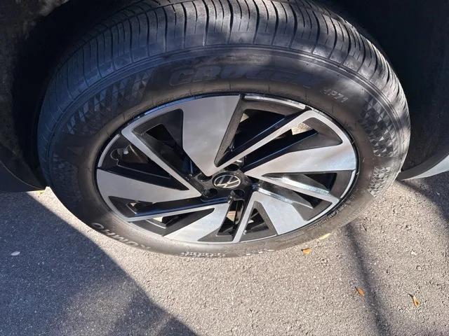 used 2024 Volkswagen Atlas car, priced at $31,999