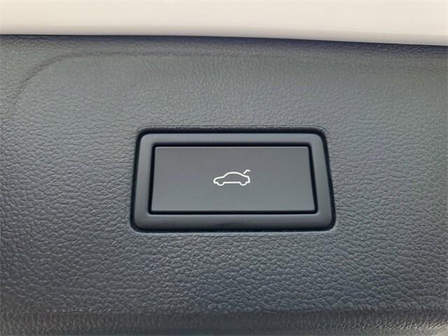 new 2025 Volkswagen Atlas car, priced at $43,121